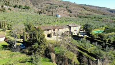 Tuscan hamlet for sale Valdarno Loro Ciuffenna